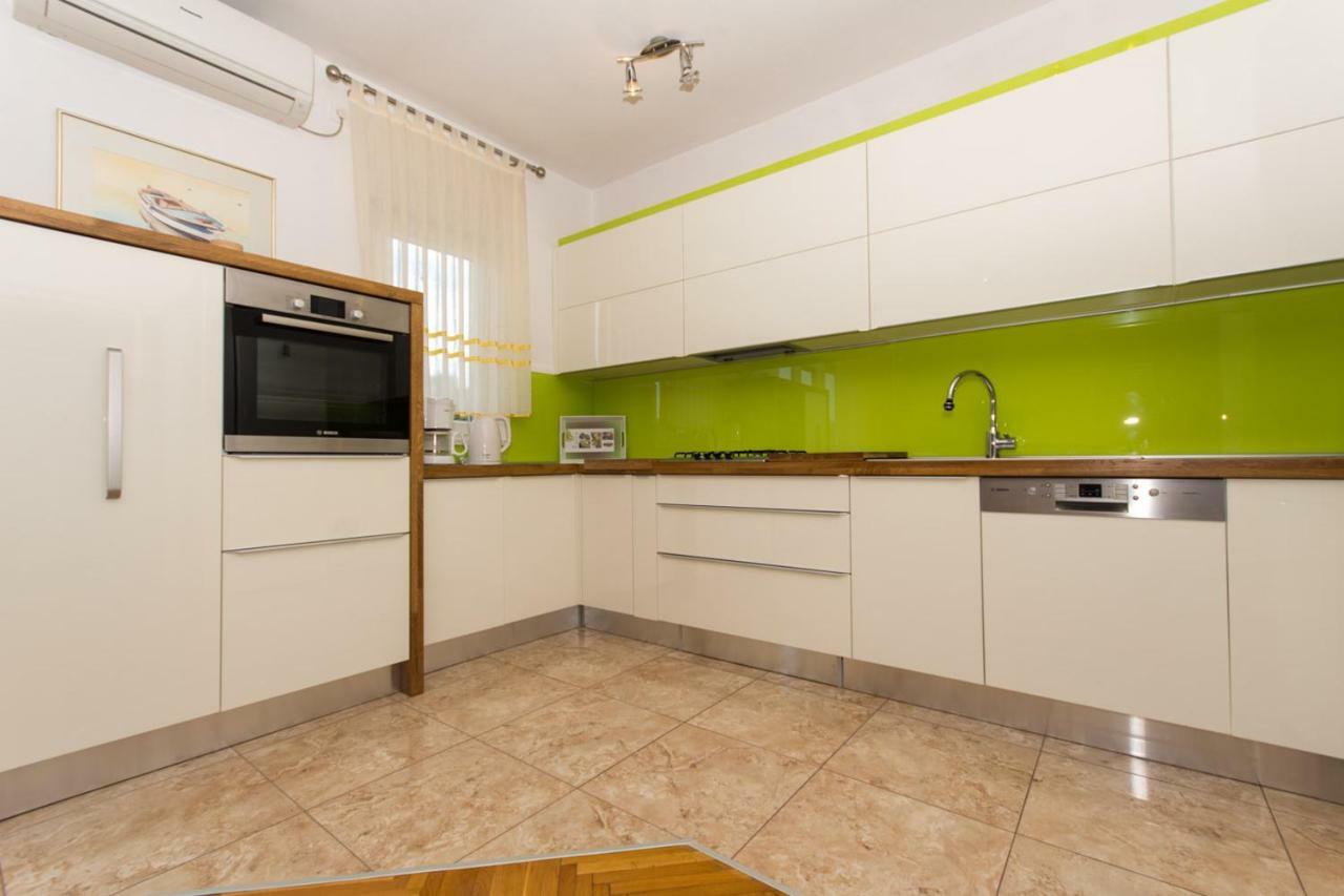 Apartman Domić Slatine Bagian luar foto