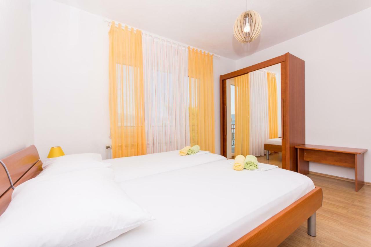 Apartman Domić Slatine Bagian luar foto